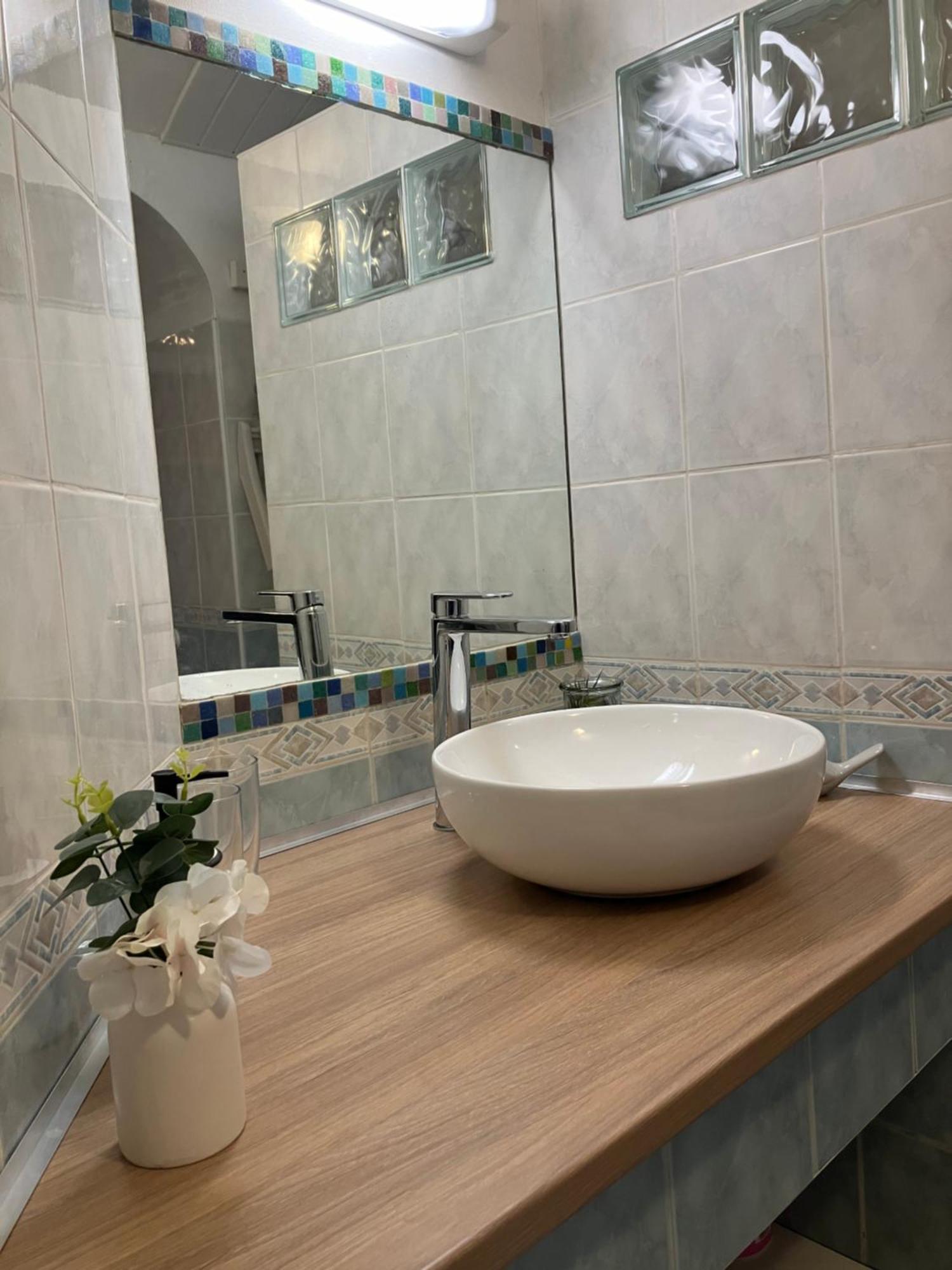 Appartement Central Des Terres Chaudes Proche Bord De Mer 멍똥 외부 사진