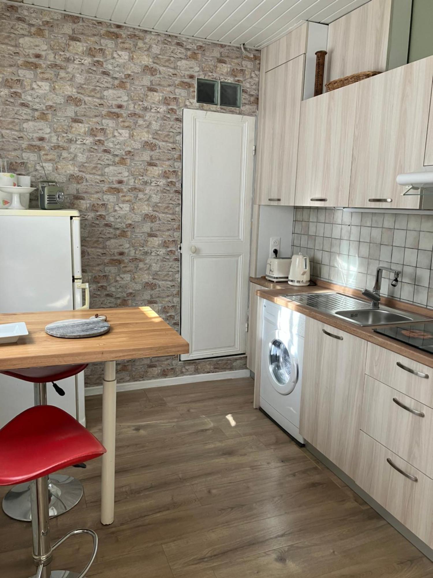 Appartement Central Des Terres Chaudes Proche Bord De Mer 멍똥 외부 사진